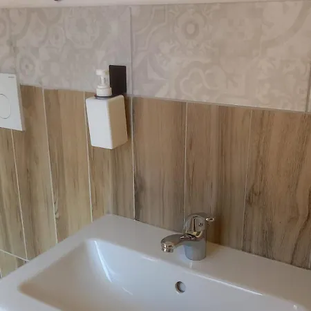 Casa Di Leo E Vale *